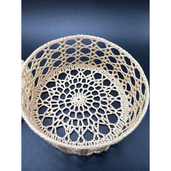 Crocheted Lidded Trinket/Vanity Box Round Starched Vintage Cottage Core Decor - Picture 6 of 8